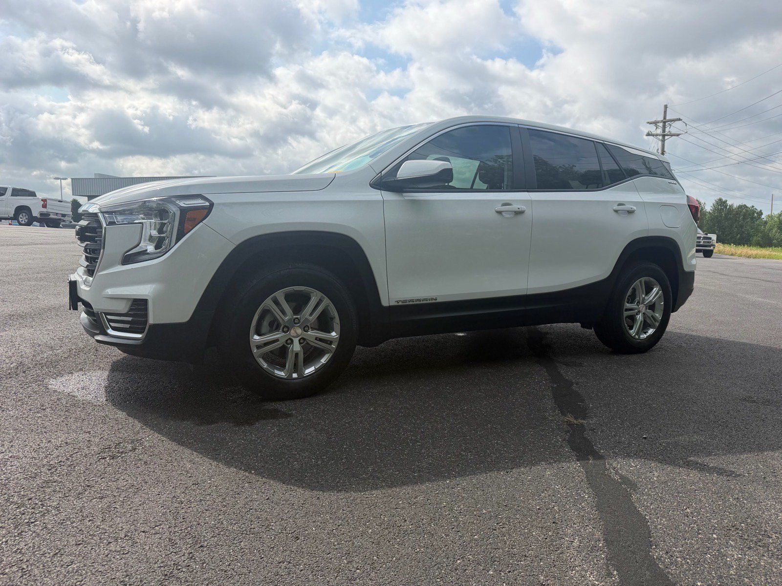 Used 2024 GMC Terrain SLE AWD/4WD image 8