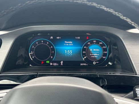 Used 2025 Volkswagen Atlas Cross Sport SE image 36