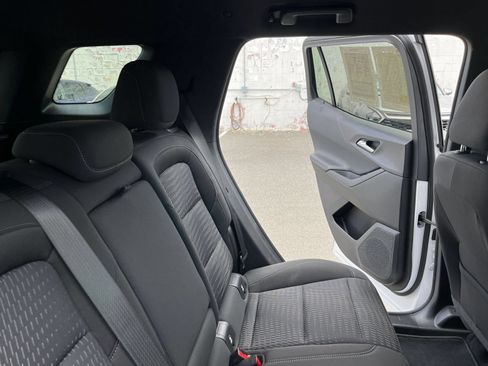 Used 2025 Chevrolet Equinox LT FWD image 32