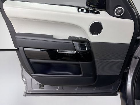 Used 2022 Land Rover Range Rover Sport SVR image 16