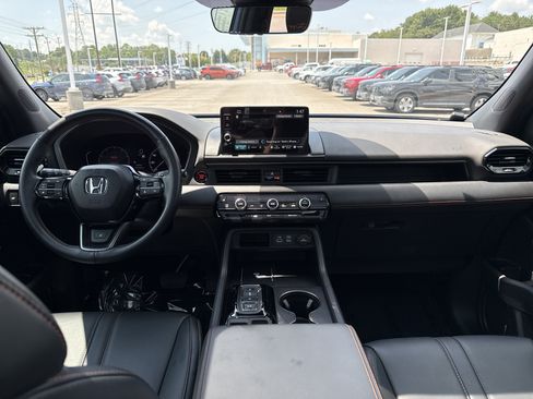 Used 2024 Honda Pilot TrailSport image 29