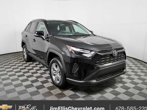 Used 2025 Toyota RAV4 XLE FWD image 1