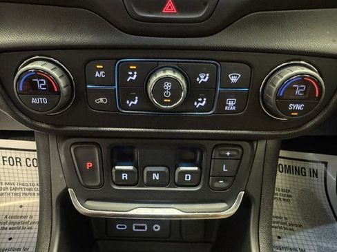 Used 2019 GMC Terrain SLT w/ Preferred Package image 24