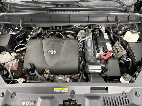 Used 2022 Toyota Highlander XLE AWD/4WD image 31