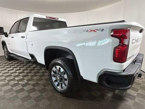 Used 2022 Chevrolet Silverado 2500 Custom w/ Snow Plow Prep/Camper Package AWD/4WD image 4