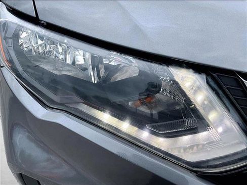 Used 2020 Nissan Rogue S FWD image 30