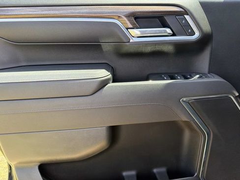 Used 2025 Chevrolet Silverado 1500 LT AWD/4WD image 18