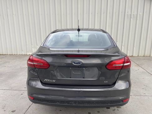 Used 2017 Ford Focus SE image 4