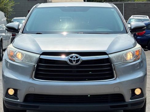 Used 2016 Toyota Highlander Plus FWD image 3