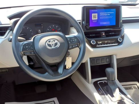 Used 2023 Toyota Corolla Cross L FWD image 12
