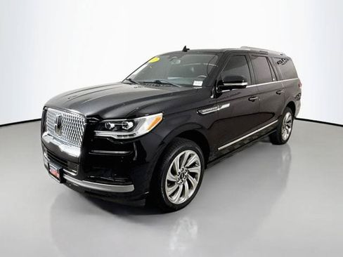 Used 2022 Lincoln Navigator L Reserve AWD/4WD image 3
