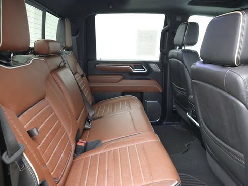 Used 2025 GMC Sierra 3500 Denali Ultimate AWD/4WD image 18
