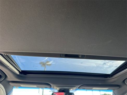 Used 2019 Toyota Avalon XLE image 28