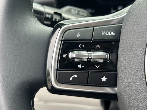 Certified 2025 Kia Sorento SX FWD image 15
