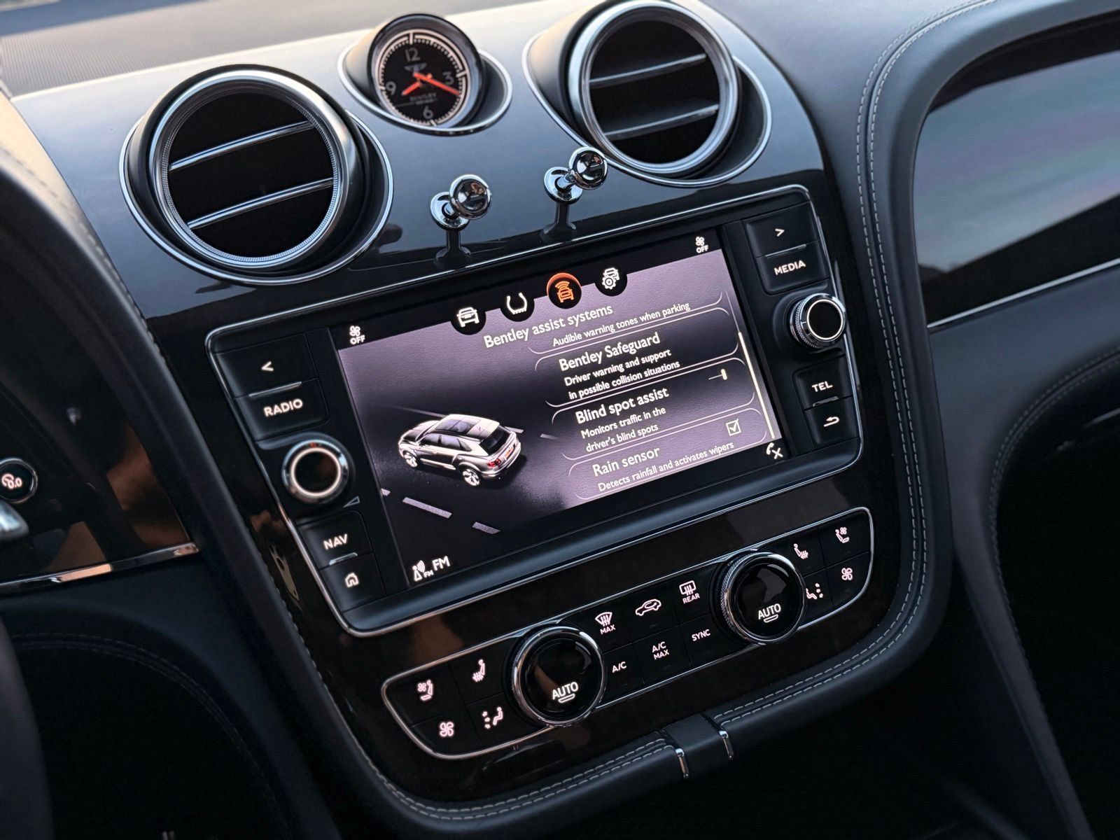 Used 2019 Bentley Bentayga AWD/4WD image 48