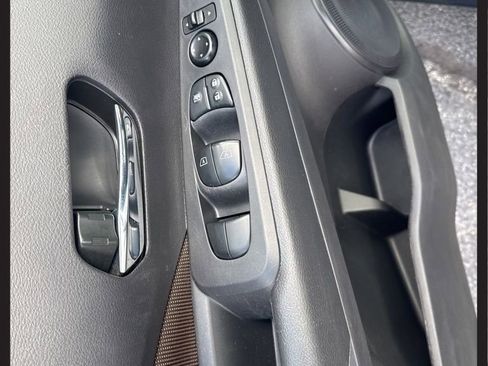 Used 2023 Nissan Kicks SR image 19