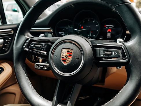 Used 2024 Porsche Macan AWD/4WD image 27