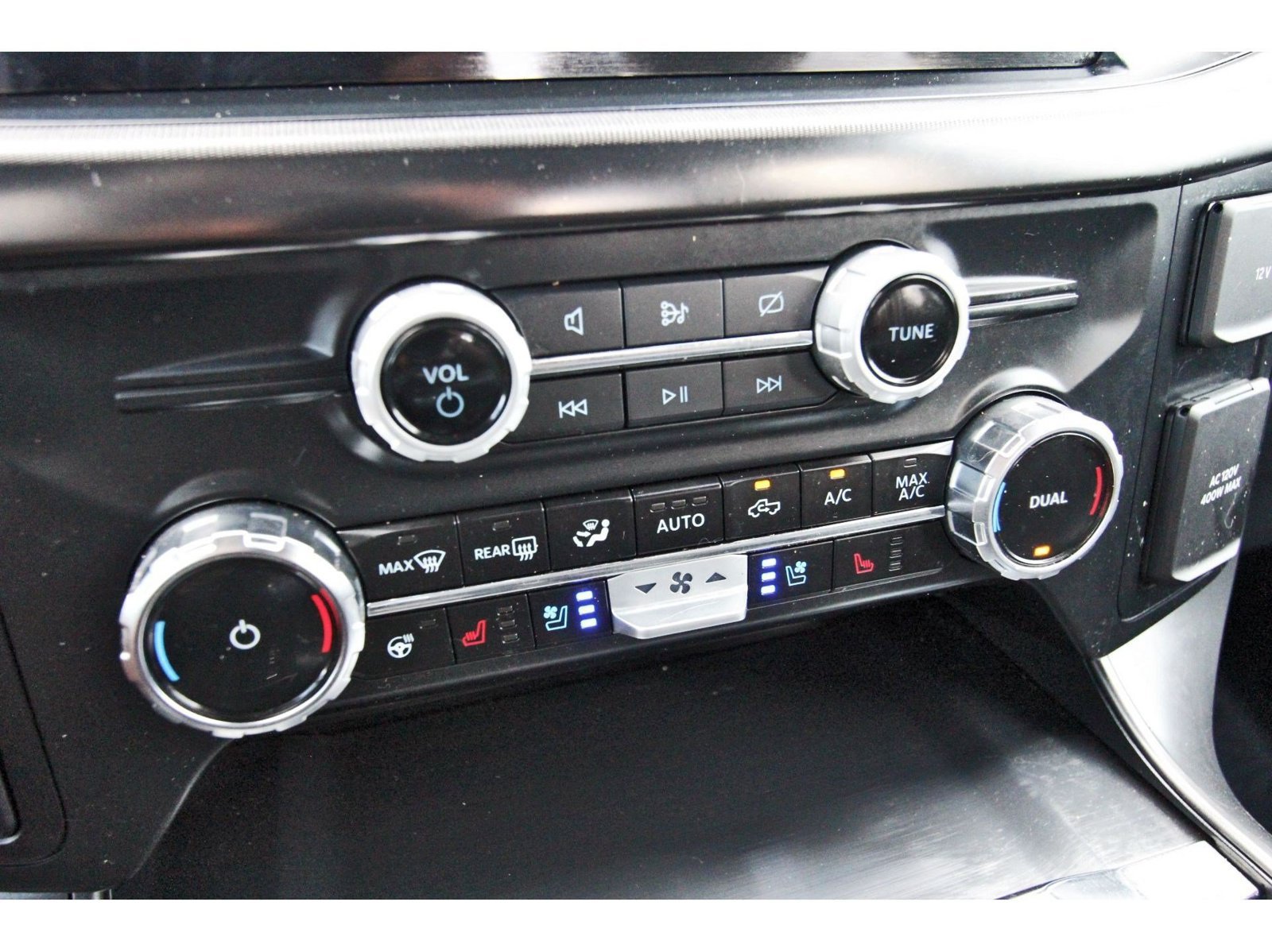 Used 2024 Ford F150 Lariat w/ FX4 Off-Road Package AWD/4WD image 28