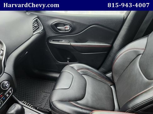 Used 2022 Jeep Cherokee Trailhawk w/ Premium Leather Package image 15