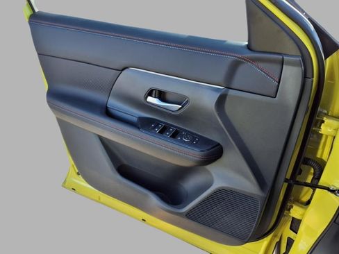 Certified 2025 Nissan Kicks SR image 19