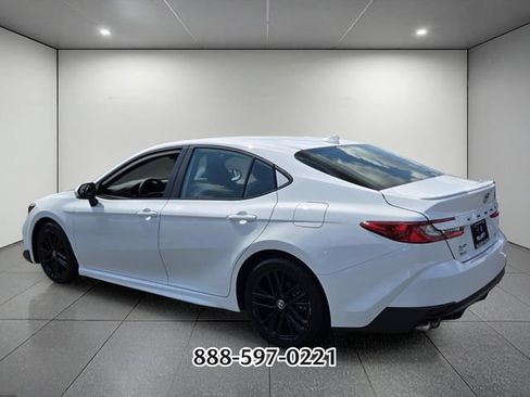 Used 2025 Toyota Camry SE FWD image 3
