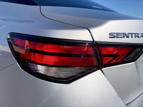 Used 2023 Nissan Sentra SV image 6