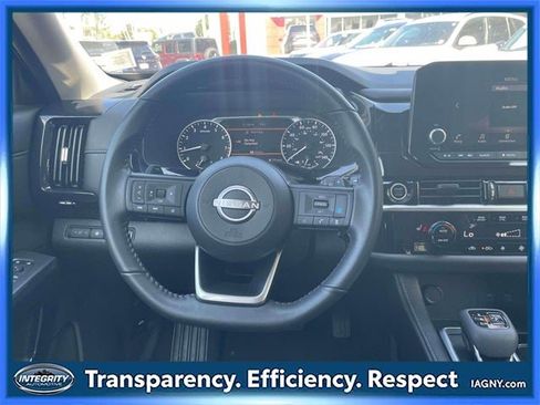 Certified 2024 Nissan Pathfinder SV image 15