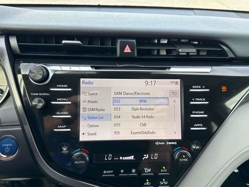 Used 2020 Toyota Camry XLE w/ Carpet Mat Package FWD image 21