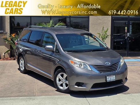 Used 2016 Toyota Sienna LE FWD image 1
