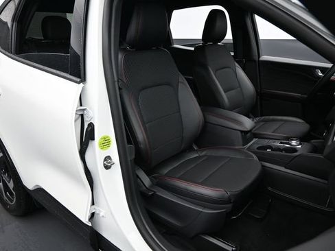 Used 2025 Ford Escape ST-Line Select AWD/4WD image 27