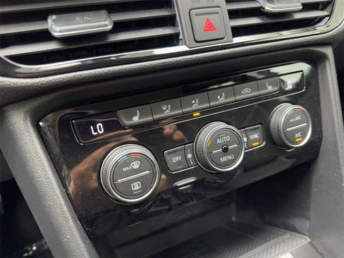 Used 2024 Volkswagen Taos SE image 68