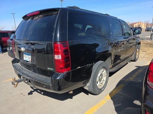 Used 2011 Chevrolet Suburban LT image 7