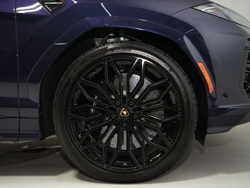 Used 2025 Lamborghini Urus SE AWD/4WD image 29