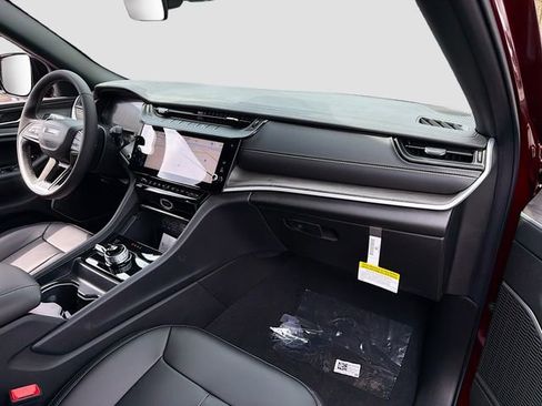 New 2026 Jeep Grand Cherokee L Limited AWD/4WD image 32