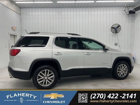 Used 2018 GMC Acadia SLE image 2