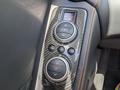 Used 2014 McLaren MP4-12C Spider RWD image 27