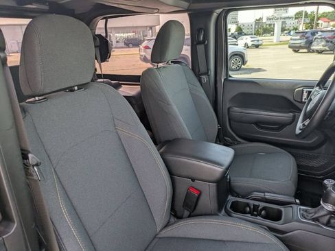 Used 2025 Jeep Wrangler Sport AWD/4WD image 31