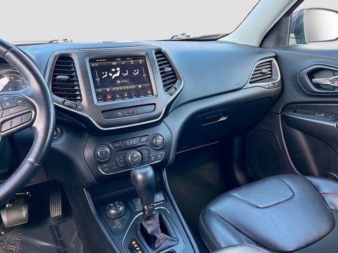 Used 2020 Jeep Cherokee Trailhawk w/ Comfort/Convenience Group image 24