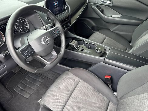 Used 2025 Nissan Rogue SV AWD/4WD image 4