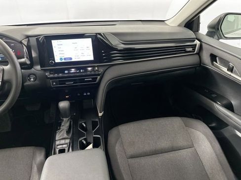 Used 2025 Toyota Camry LE image 24