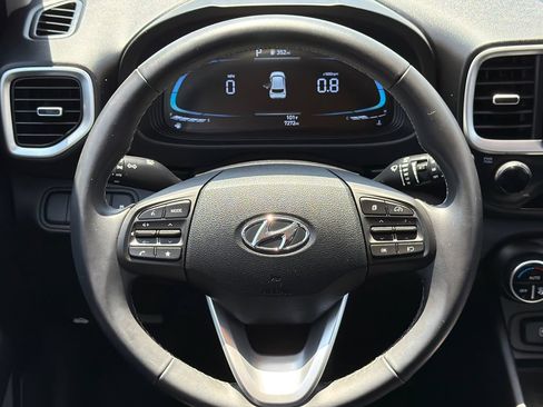 Used 2026 Hyundai Venue SEL FWD image 14