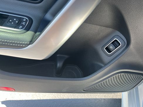 Used 2021 Mercedes-Benz CLA 250 4MATIC image 12