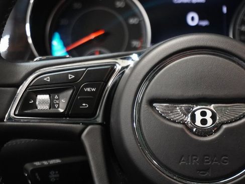 Used 2019 Bentley Bentayga image 17