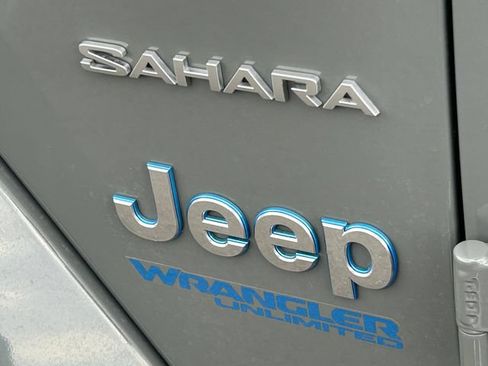 Used 2021 Jeep Wrangler Unlimited Sahara w/ Cold Weather Group AWD/4WD image 13