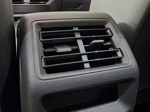 New 2026 Volkswagen Tiguan SE FWD image 27