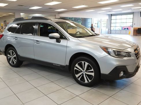 Used 2018 Subaru Outback 3.6R Limited AWD/4WD image 17