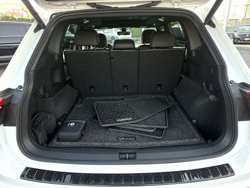 Used 2024 Volkswagen Tiguan SE R-Line AWD/4WD image 28