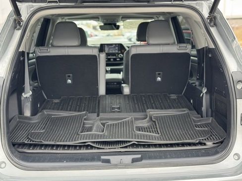 Certified 2022 Toyota Highlander XLE image 45