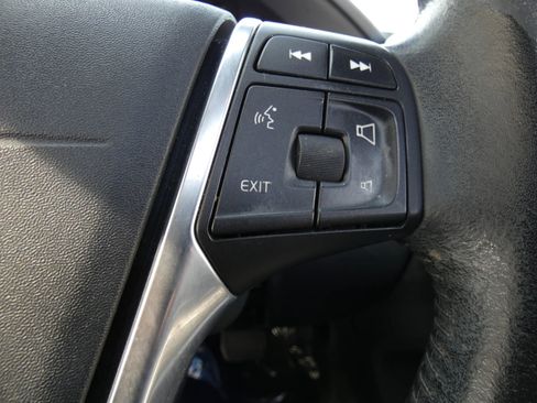 Used 2017 Volvo XC60 T5 Dynamic w/ Preferred Option Package image 56