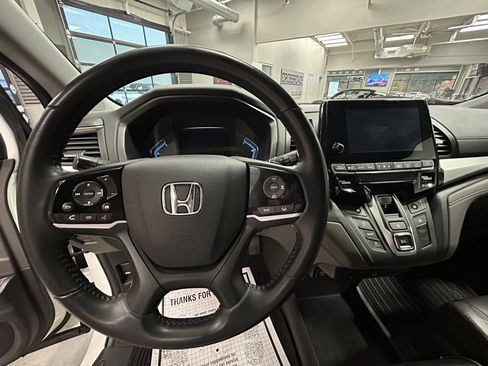 Used 2018 Honda Odyssey Touring image 11
